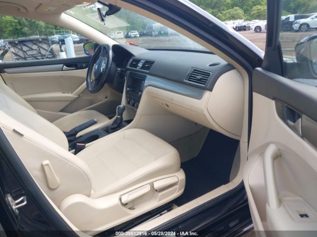 1VWAT7A39FC071635 Volkswagen Passat 1.8t Limited Edition