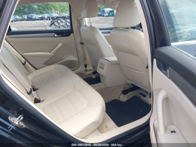 1VWAT7A39FC071635 Volkswagen Passat 1.8t Limited Edition