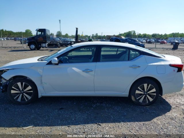 1N4BL4DW9NN308659 Nissan Altima Sv Intelligent Awd