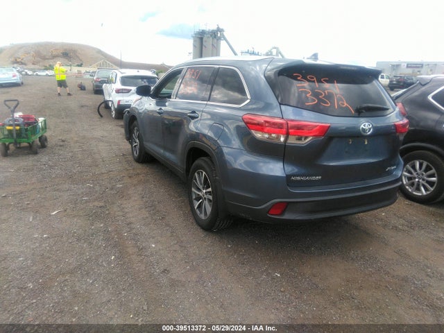 Toyota Highlander Xle 2019 5TDJZRFH1KS739616 Image 3