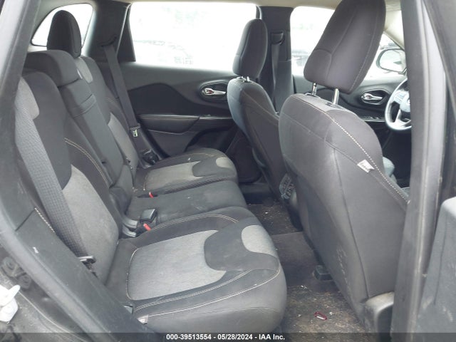 1C4PJMAB4GW266423 Jeep Cherokee Sport