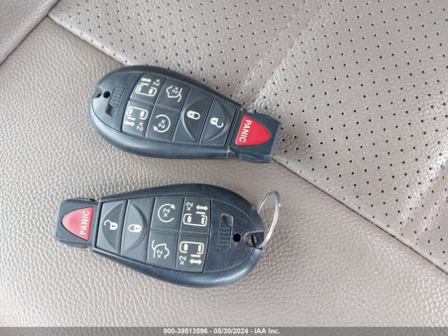2C4RC1CG7ER303755 Chrysler Town & Country Touring-l