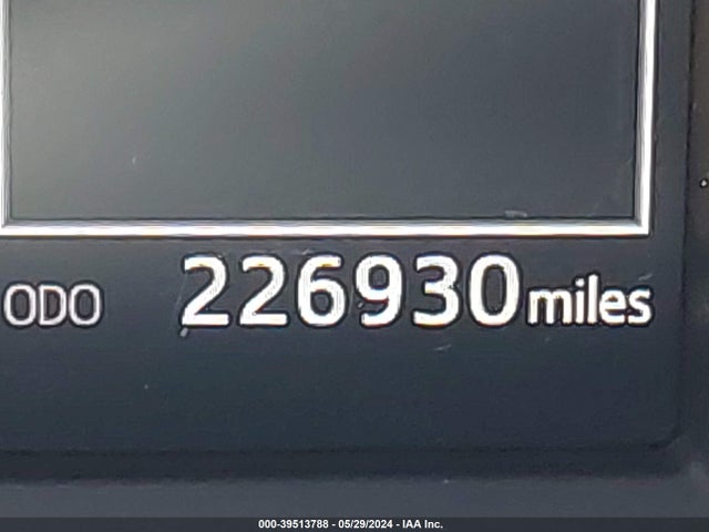 Toyota RAV4 LE 2018 JTMZFREV3JJ734478 Image 15