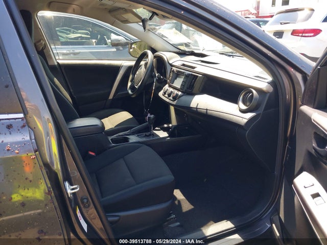 Toyota RAV4 LE 2018 JTMZFREV3JJ734478 Image 5