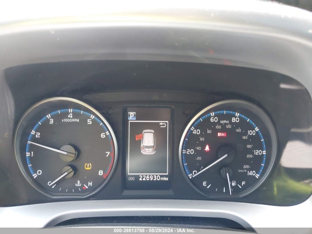 Toyota RAV4 LE 2018 JTMZFREV3JJ734478 Image 7