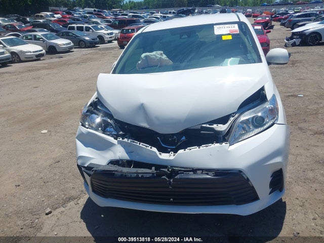 Toyota Sienna Le 8 Passenger 2018 5TDKZ3DC4JS953958 Image 12