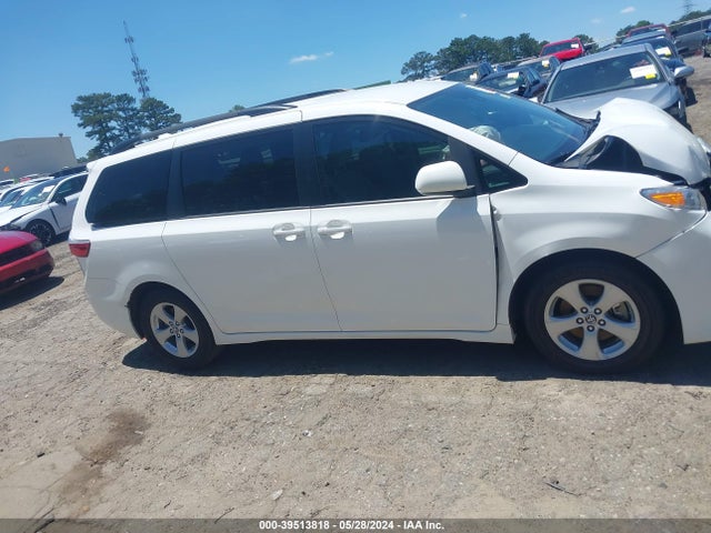 Toyota Sienna Le 8 Passenger 2018 5TDKZ3DC4JS953958 Image 13