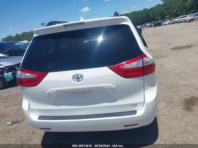 Toyota Sienna Le 8 Passenger 2018 5TDKZ3DC4JS953958 Image 16