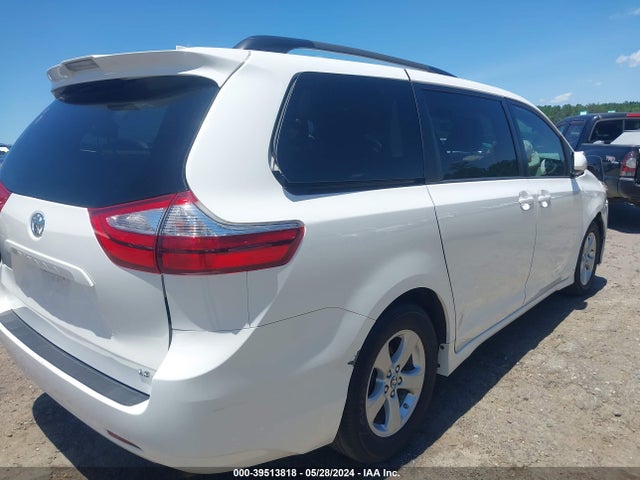 Toyota Sienna Le 8 Passenger 2018 5TDKZ3DC4JS953958 Image 17