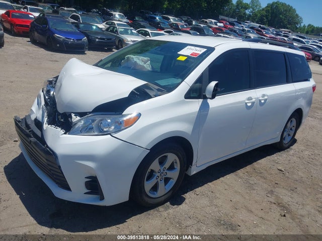 Toyota Sienna Le 8 Passenger 2018 5TDKZ3DC4JS953958 Image 2