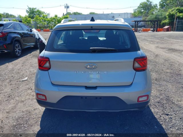 KMHRC8A3XLU015734 Hyundai Venue Sel