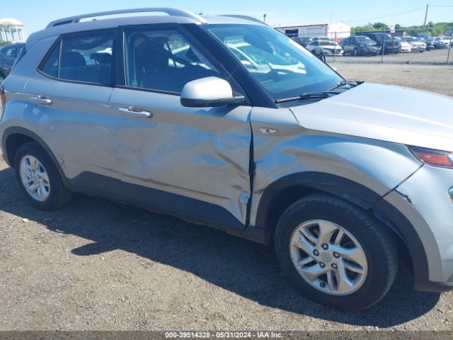 KMHRC8A3XLU015734 Hyundai Venue Sel