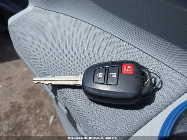 39514688 :رقم المزاد ، JTDKDTB30D1047048 vin ، 2013 Toyota Prius C Two مزاد بيع