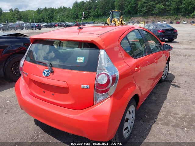 39514688 :رقم المزاد ، JTDKDTB30D1047048 vin ، 2013 Toyota Prius C Two مزاد بيع
