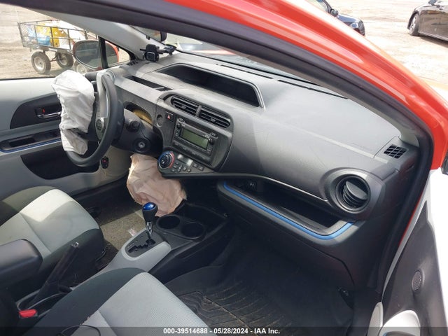 39514688 :رقم المزاد ، JTDKDTB30D1047048 vin ، 2013 Toyota Prius C Two مزاد بيع