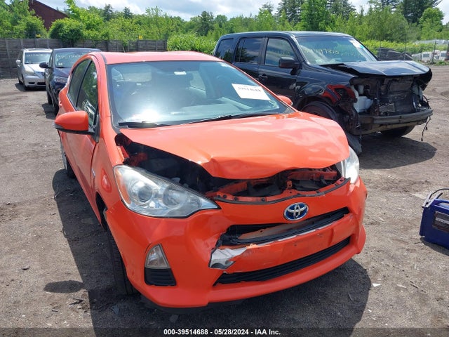 39514688 :رقم المزاد ، JTDKDTB30D1047048 vin ، 2013 Toyota Prius C Two مزاد بيع