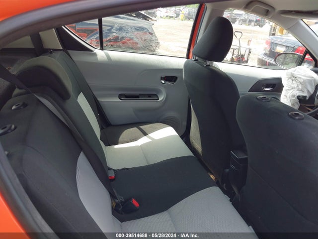 39514688 :رقم المزاد ، JTDKDTB30D1047048 vin ، 2013 Toyota Prius C Two مزاد بيع
