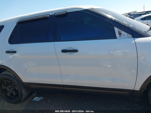 Ford Utility Police Interceptor 2016 1FM5K8AR8GGB64699 Image 12