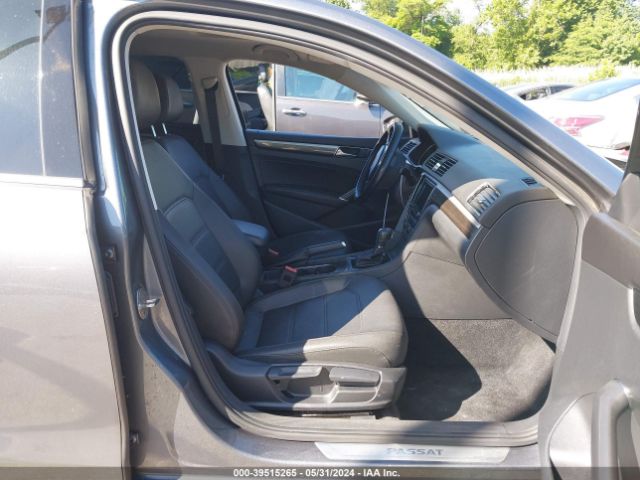 1VWBA7A3XJC030322 Volkswagen Passat 2.0t Se