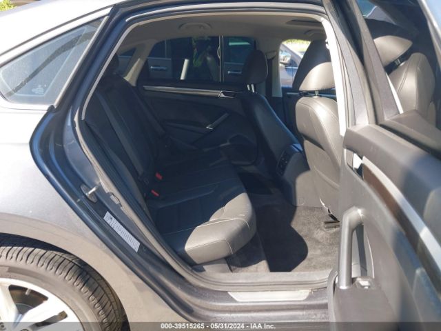 1VWBA7A3XJC030322 Volkswagen Passat 2.0t Se