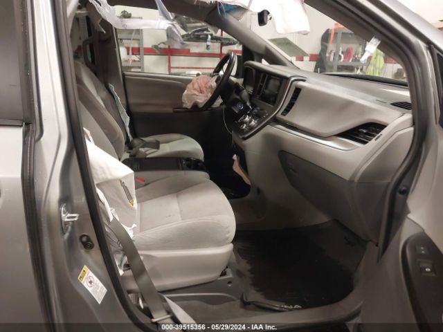 5TDKZ3DC4HS769744 Toyota Sienna Le 8 Passenger