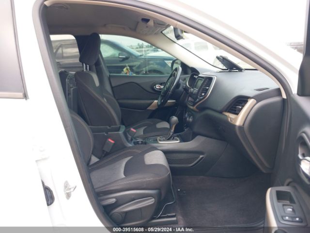 1C4PJLCB4JD620757 Jeep Cherokee Latitude