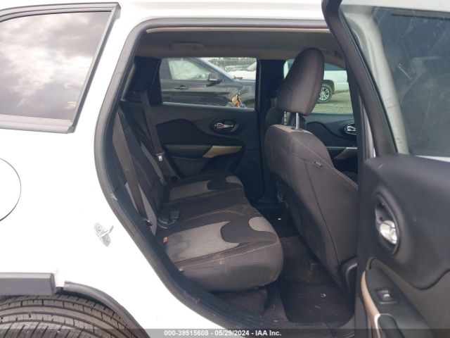 1C4PJLCB4JD620757 Jeep Cherokee Latitude