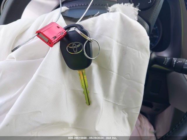 Toyota Rav4 Xle 2017 JTMWFREV5HD103260 Image 11