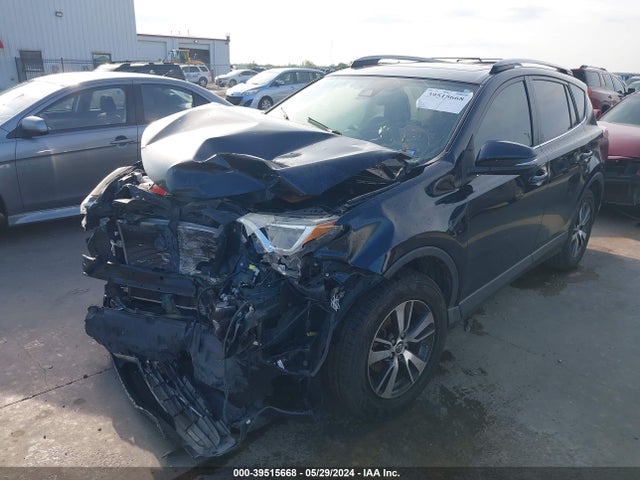 Toyota Rav4 Xle 2017 JTMWFREV5HD103260 Image 2