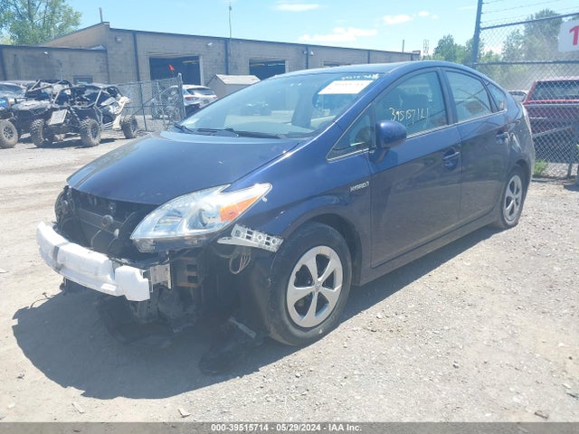 Toyota Prius Two 2014 JTDKN3DU2E0362900 Image 2
