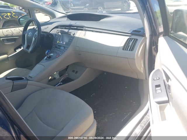 Toyota Prius Two 2014 JTDKN3DU2E0362900 Image 5