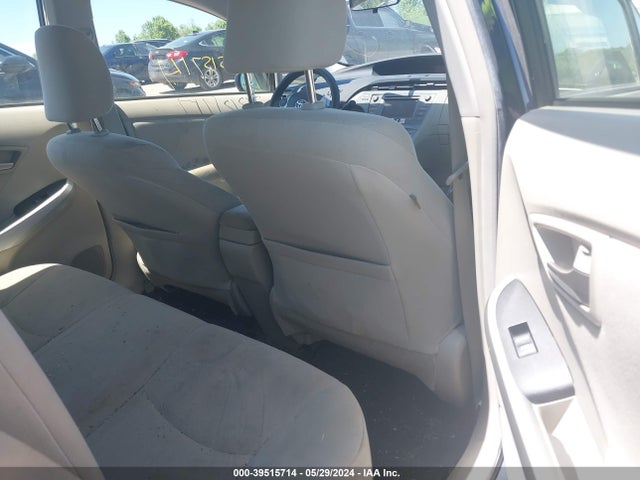 Toyota Prius Two 2014 JTDKN3DU2E0362900 Image 8
