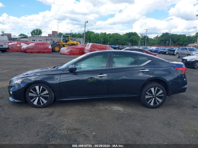 1N4BL4DW5NN358880 Nissan Altima Sv Intelligent Awd
