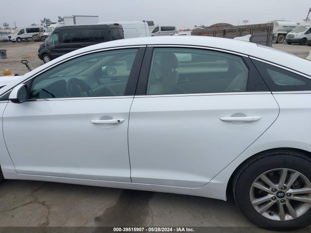 Hyundai SONATA SE 2016 5NPE24AFXGH392282 Image 14