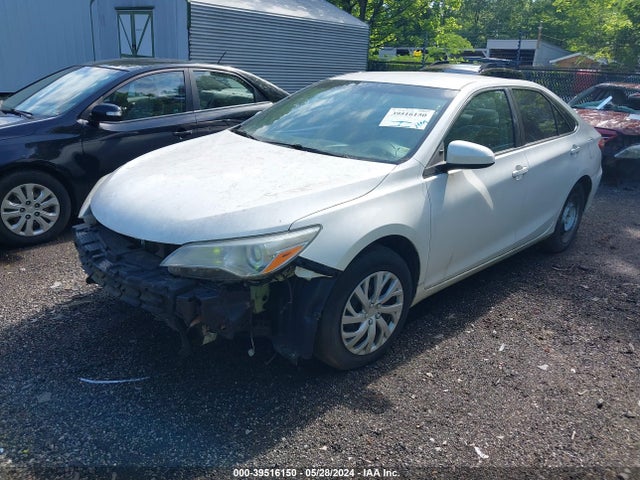Toyota CAMRY LE 2015 4T1BF1FK8FU052950 Image 2