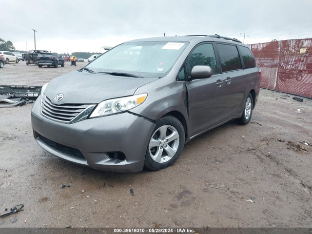 Toyota Sienna Le 8 Passenger 2015 5TDKK3DC0FS574841 Image 2