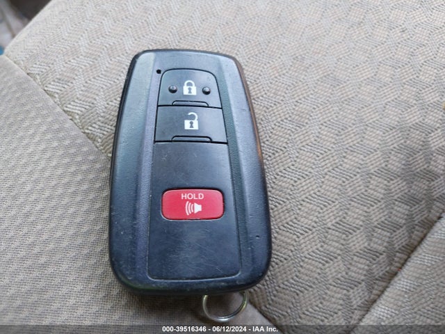 Toyota Prius Two 2018 JTDKBRFUXJ3061891 Image 11