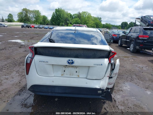 Toyota Prius Two 2018 JTDKBRFUXJ3061891 Image 16