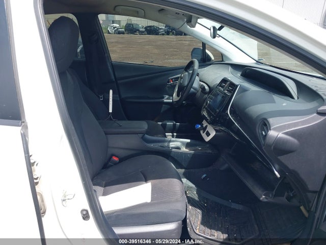 Toyota Prius Two 2018 JTDKBRFUXJ3061891 Image 5