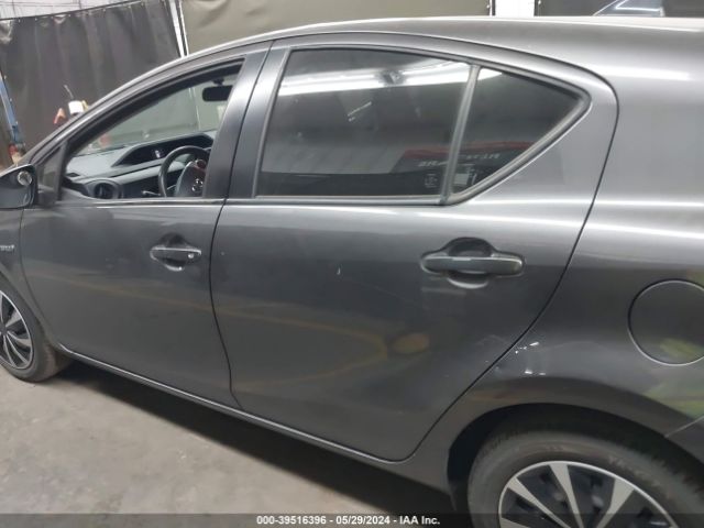 JTDKDTB37F1575897 Toyota Prius C One