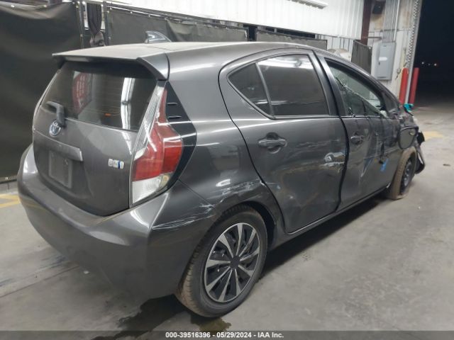 JTDKDTB37F1575897 Toyota Prius C One