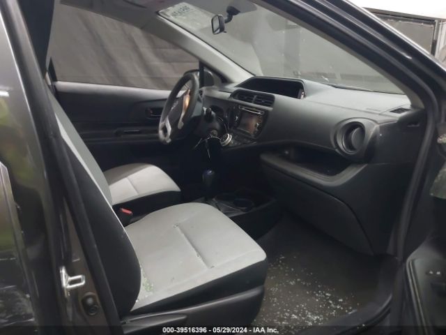 JTDKDTB37F1575897 Toyota Prius C One