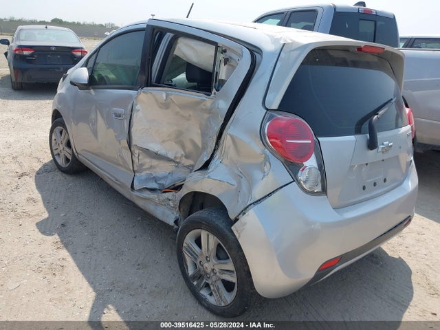 Chevrolet Spark 1lt Cvt 2015 KL8CD6S98FC725930 Image 3