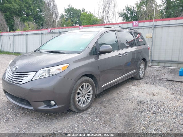 Toyota Sienna Xle 8 Passenger 2016 5TDYK3DC4GS766159 Image 2
