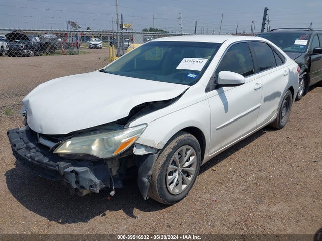 Toyota CAMRY LE 2015 4T4BF1FKXFR444964 Image 2