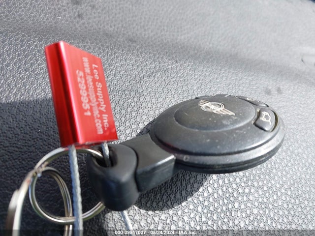 2007 MINI COOPER S WMWMF735X7TT83595 Photo 10