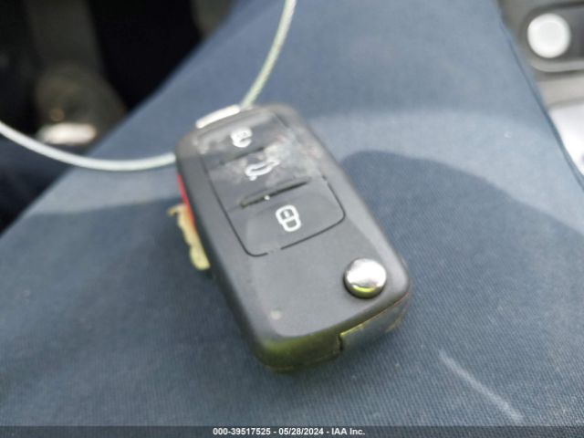 WVGAV7AX1FW616110 Volkswagen TIGUAN SE