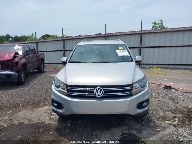 WVGAV7AX1FW616110 Volkswagen TIGUAN SE