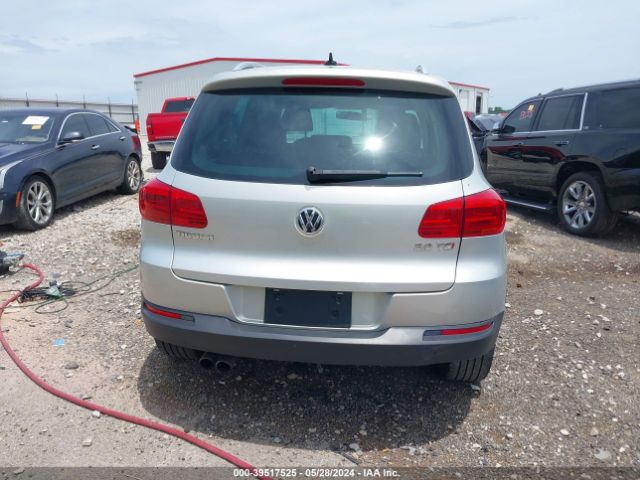 WVGAV7AX1FW616110 Volkswagen TIGUAN SE