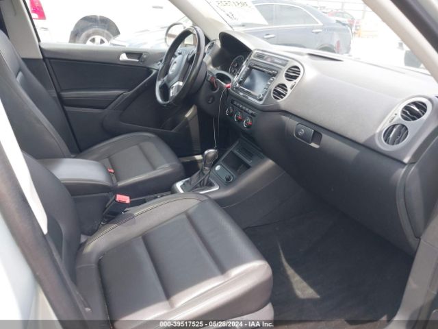 WVGAV7AX1FW616110 Volkswagen TIGUAN SE